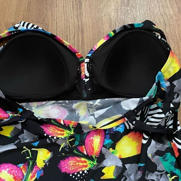 Byron Blue swim top - Picture 7 of 10